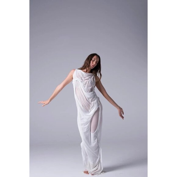 Di Petsa White Water Gown - Picture 15 of 16